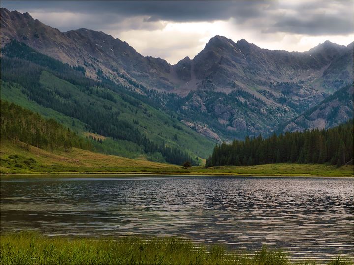 Красивая природа горное озеро