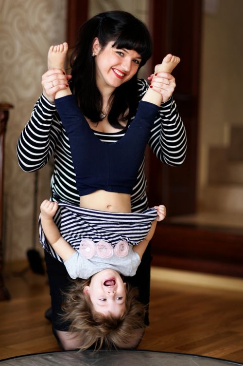 Маленькие дети тормашка - я расту