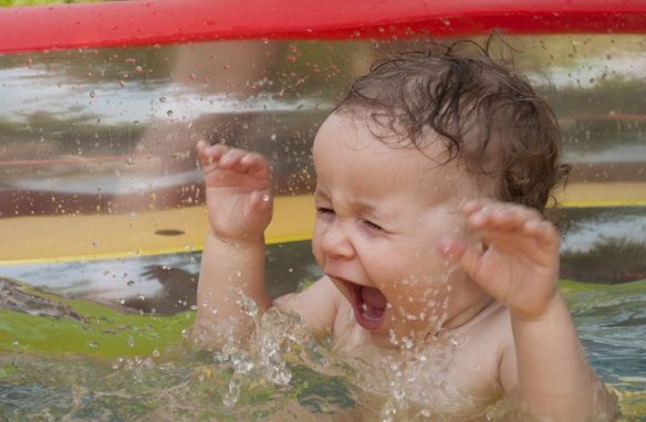 Маленькие дети жара