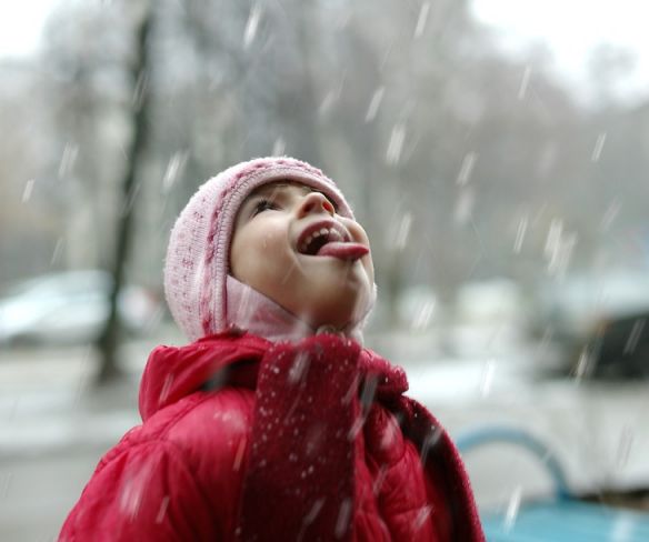 Радость с неба падает